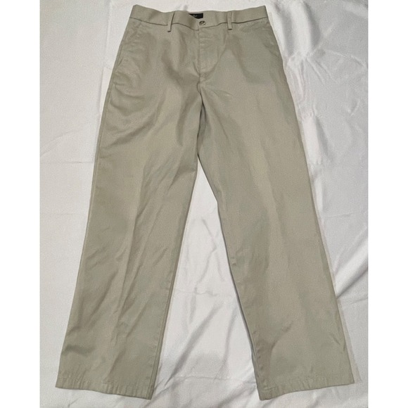 Dockers Men's Khaki Pants Size 32x30 Classic Fit Straight Leg Stretch Flat Front - Picture 2 of 11